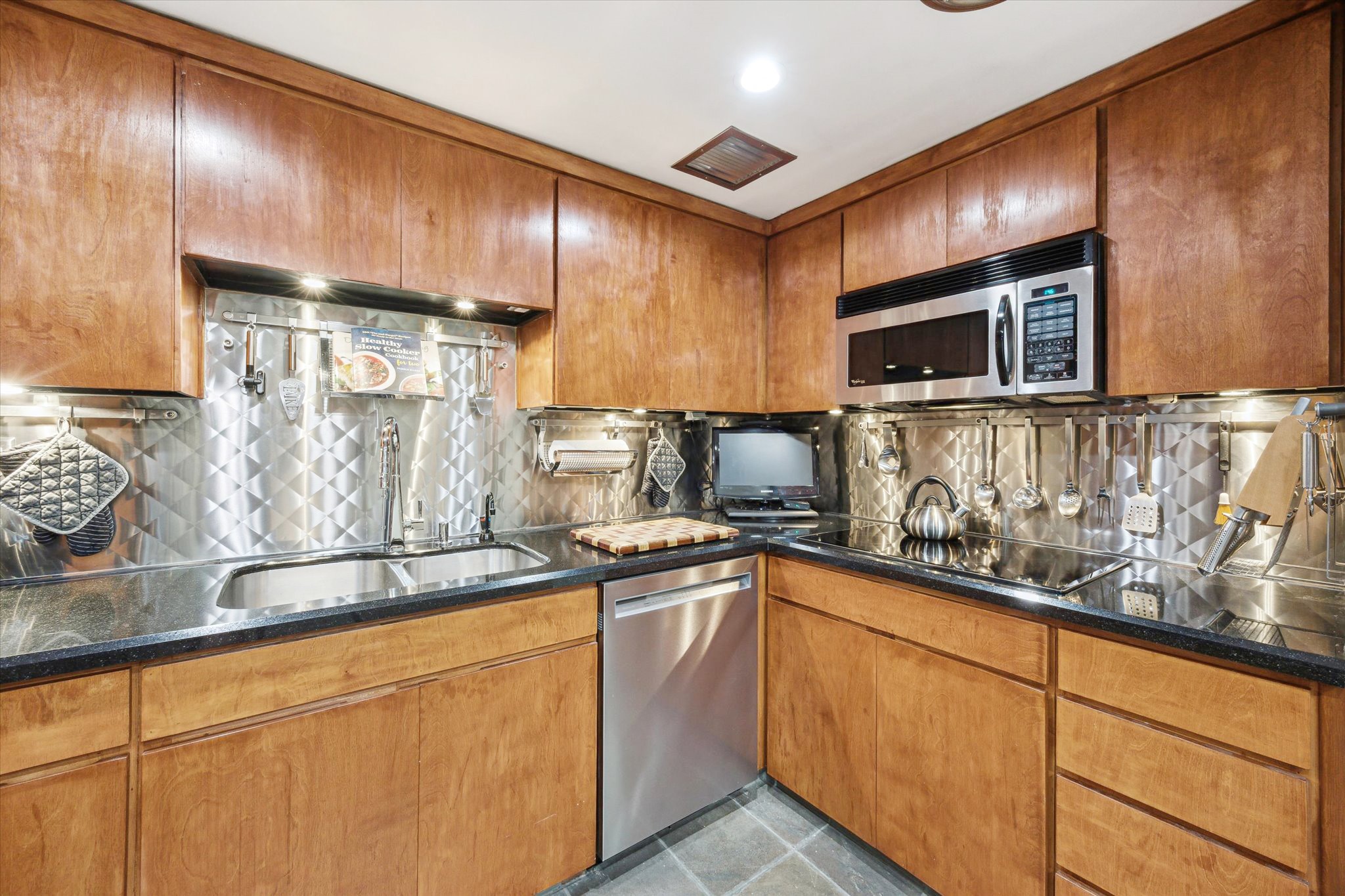 2701 Westheimer Road, Unit 9E Houston, TX 77098 - Photo 8 of 31 Abundant storage in this kitchen, offering both ample cabinet space and functional pantry solutions for organized culinary endeavors.