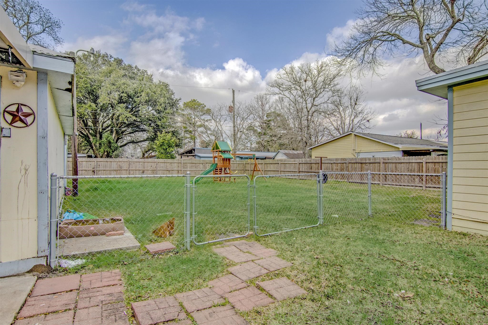 11844 13th Street Santa Fe, TX 77510 - Photo 15 of 17 a view of backyard with table and chairs and potted plants