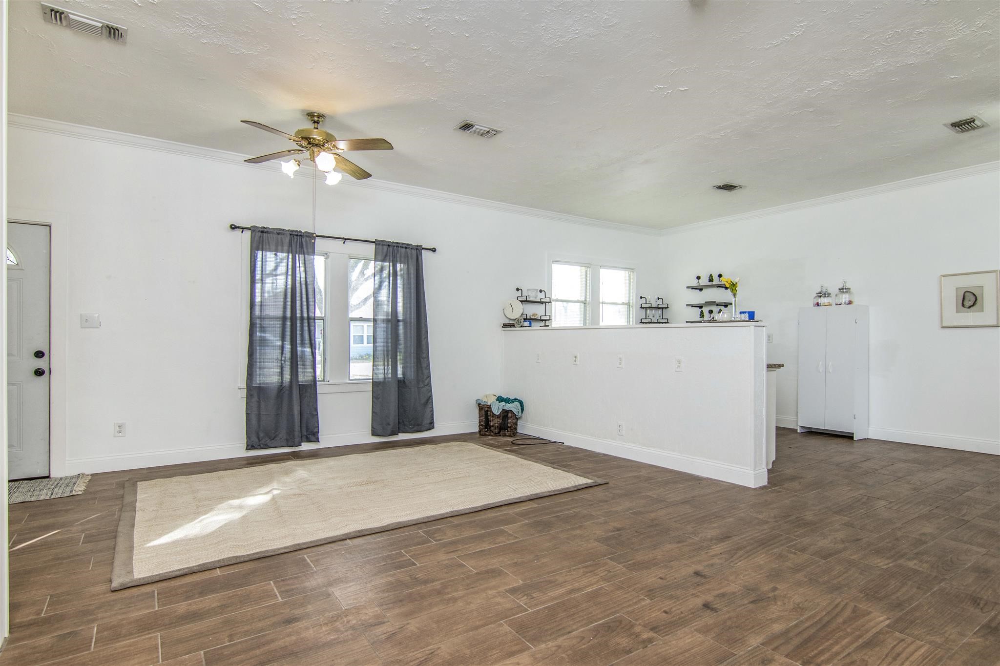 11844 13th Street Santa Fe, TX 77510 - Photo 8 of 17 a view of an empty room with a window