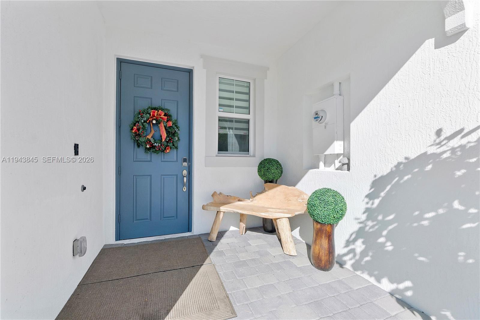 1827 Sandpiper Pointe Place Deerfield Beach, FL 33442 - Photo 2 of 48 a living room with furniture and a potted plant