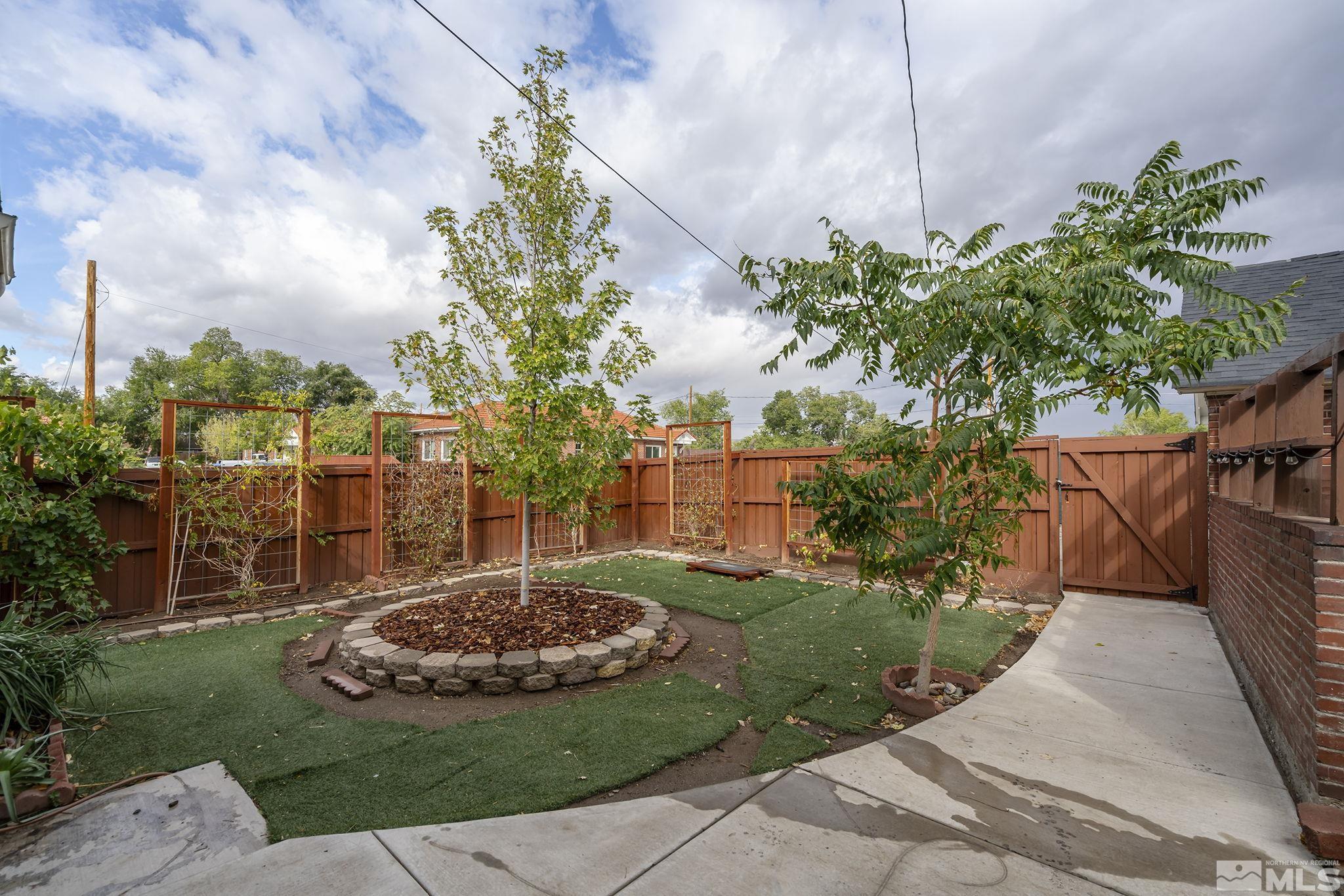701 Stewart Street Reno, NV 89502 - Photo 27 of 40 a view of a backyard with a garden