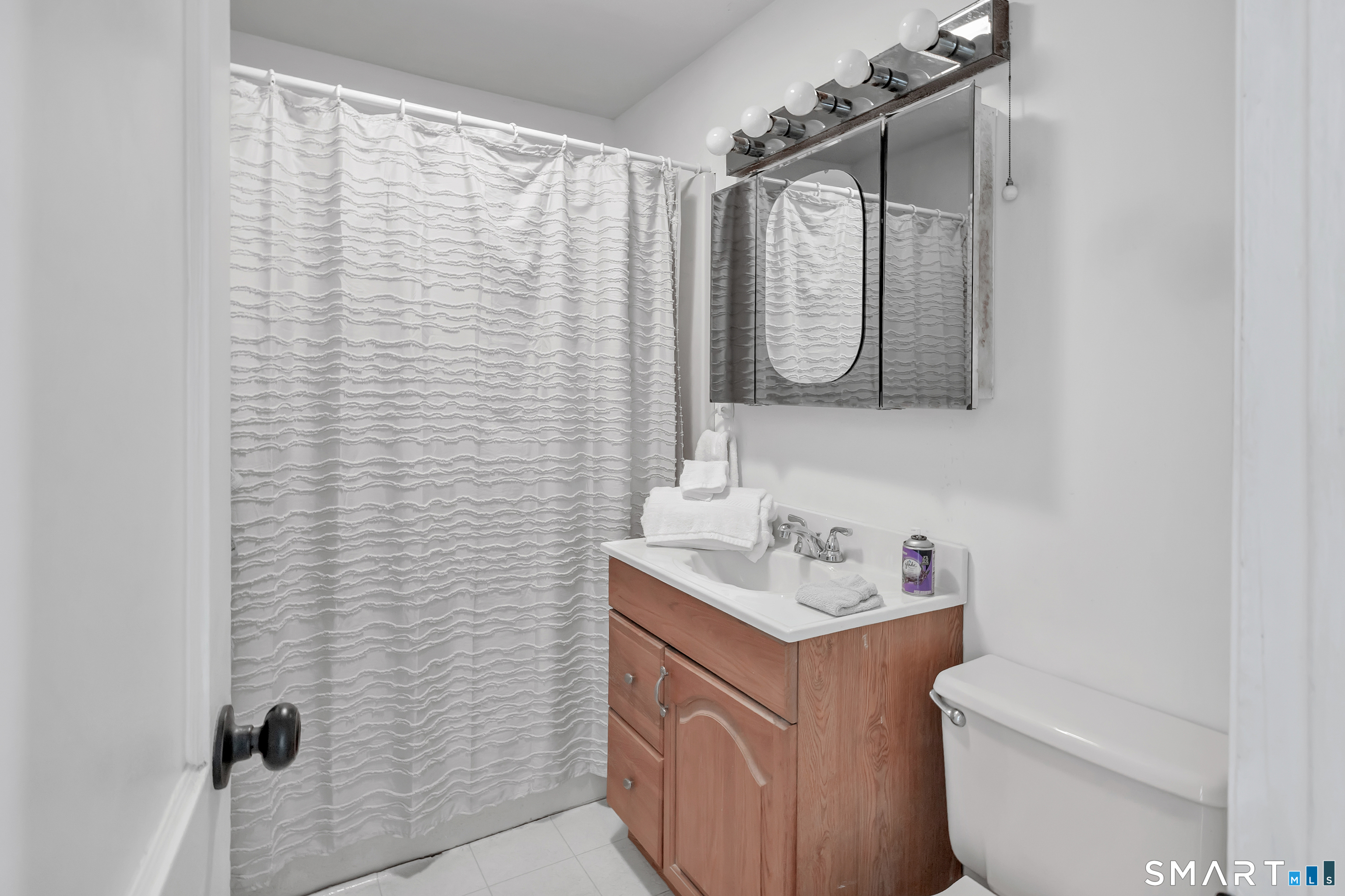 669 Queen Street Bridgeport, CT 06606 - Photo 11 of 40