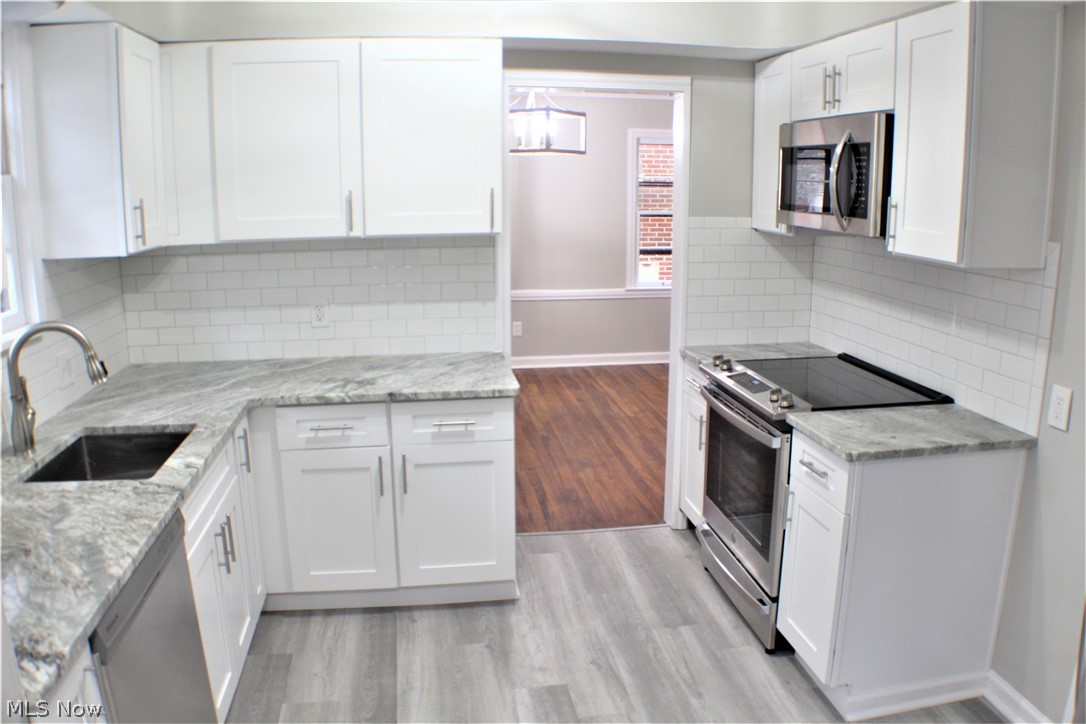 2436 Saybrook Road Cleveland, OH 44118 - Photo 3 of 32