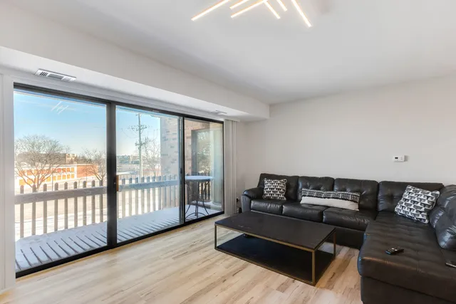 $245,000 | 1100 East Randville Drive, Unit 312, Palatine, IL 60074