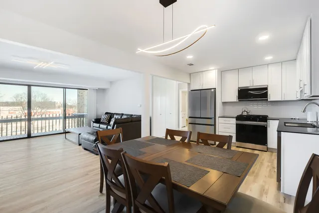 $245,000 | 1100 East Randville Drive, Unit 312, Palatine, IL 60074