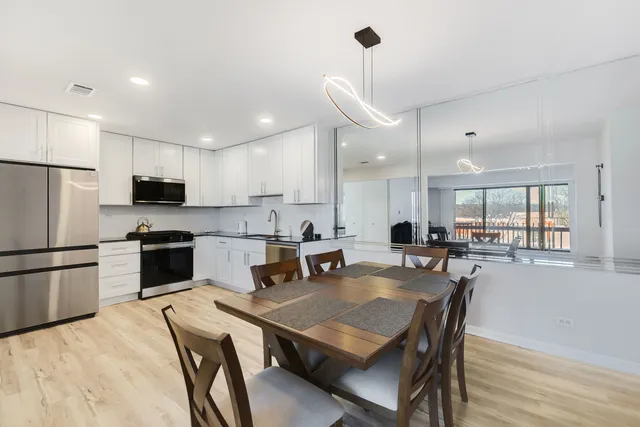 $245,000 | 1100 East Randville Drive, Unit 312, Palatine, IL 60074