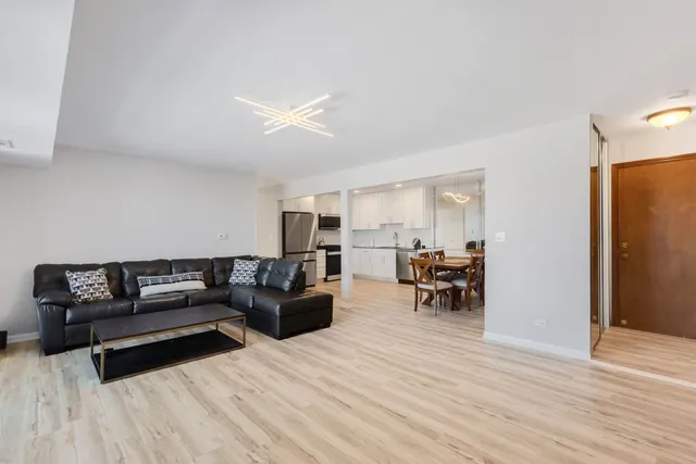 $245,000 | 1100 East Randville Drive, Unit 312, Palatine, IL 60074