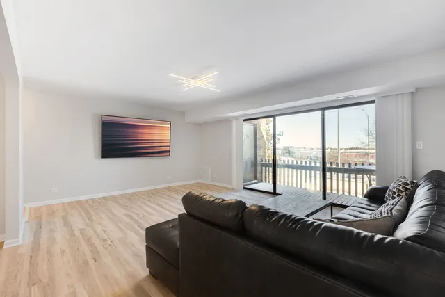 $245,000 | 1100 East Randville Drive, Unit 312, Palatine, IL 60074