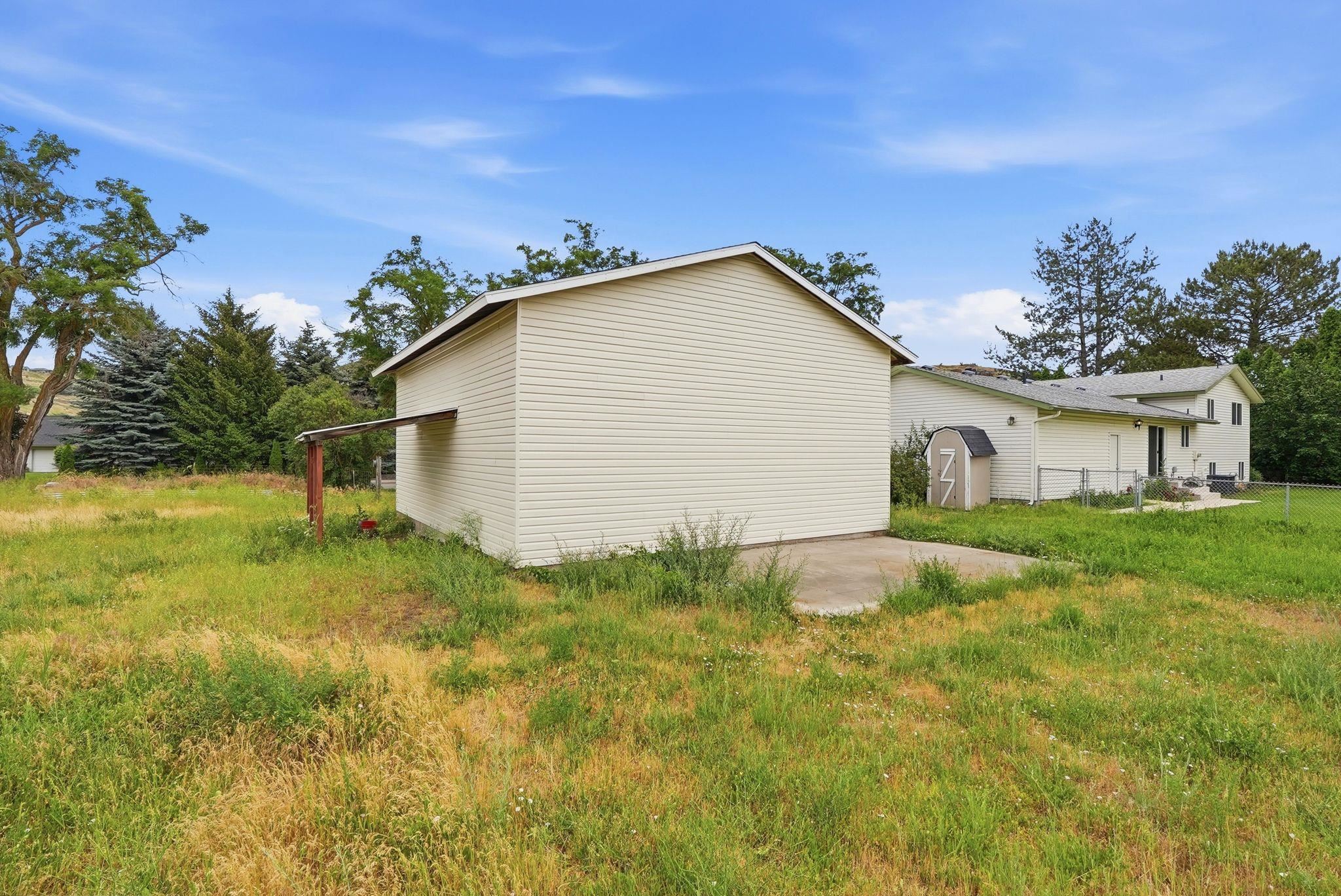 414 South Henry Road Greenacres, WA 99016 - Photo 4 of 49