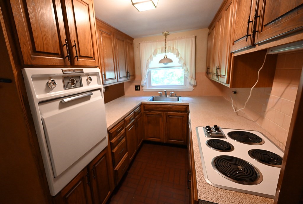 1 Oneida Road Acton, MA 01720 - Photo 8 of 34 Gallery Image 8