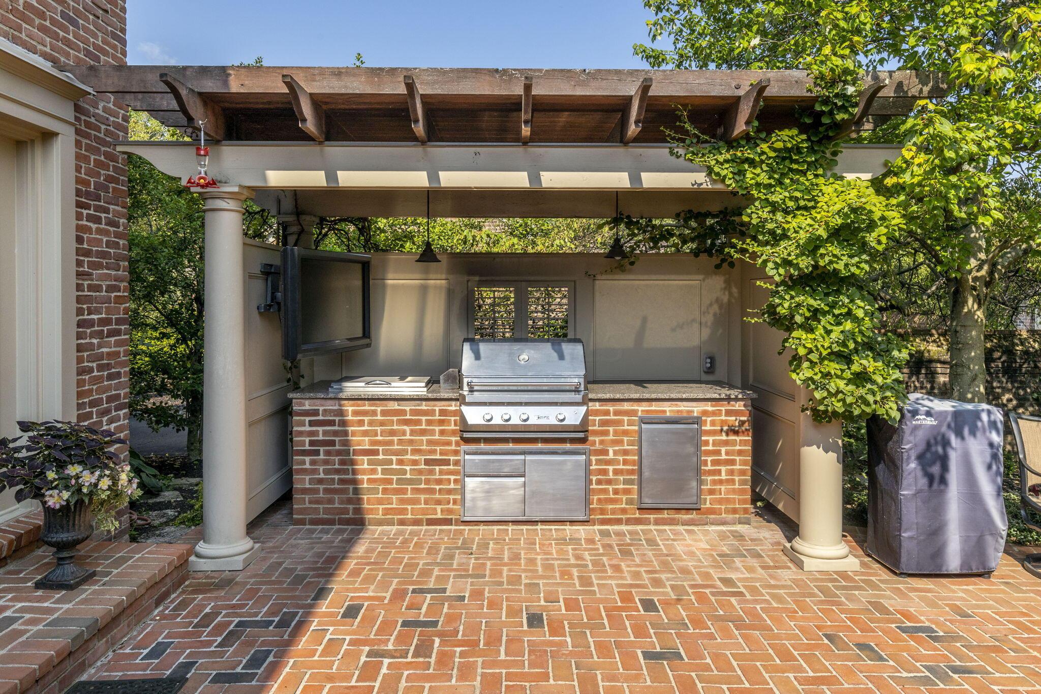 2650 Sandover Road Columbus, OH 43220 - Photo 7 of 50 2024-7-24 2650 Sandover Rd 013