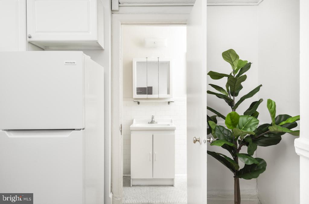 1229 Chestnut Street, Unit 1517 Philadelphia, PA 19107 - Photo 15 of 19