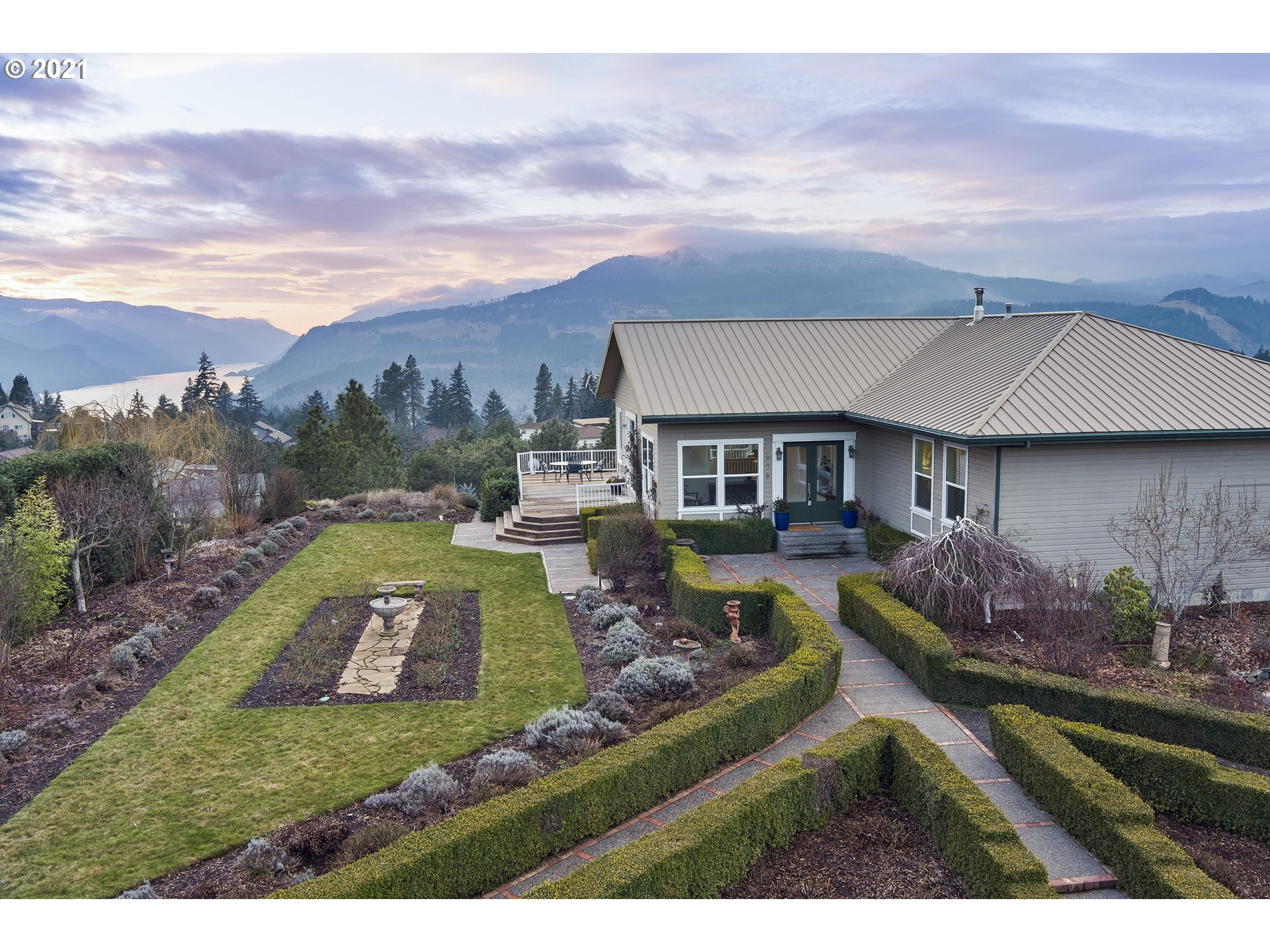595 Northwest Country View Road White Salmon, WA 98672 - Photo 1 of 32 Gallery Image 1