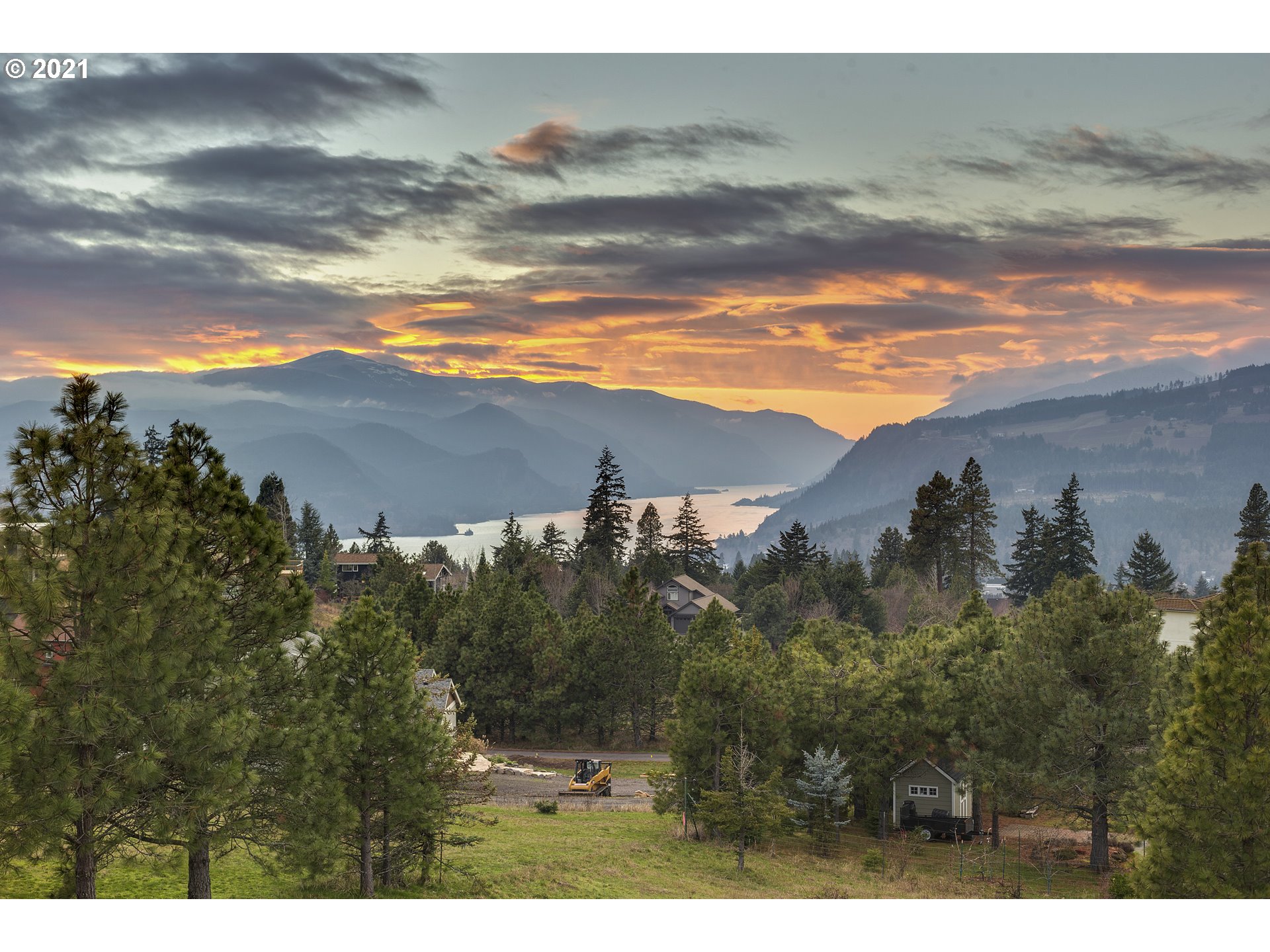 595 Northwest Country View Road White Salmon, WA 98672 - Photo 2 of 32 Gallery Image 2