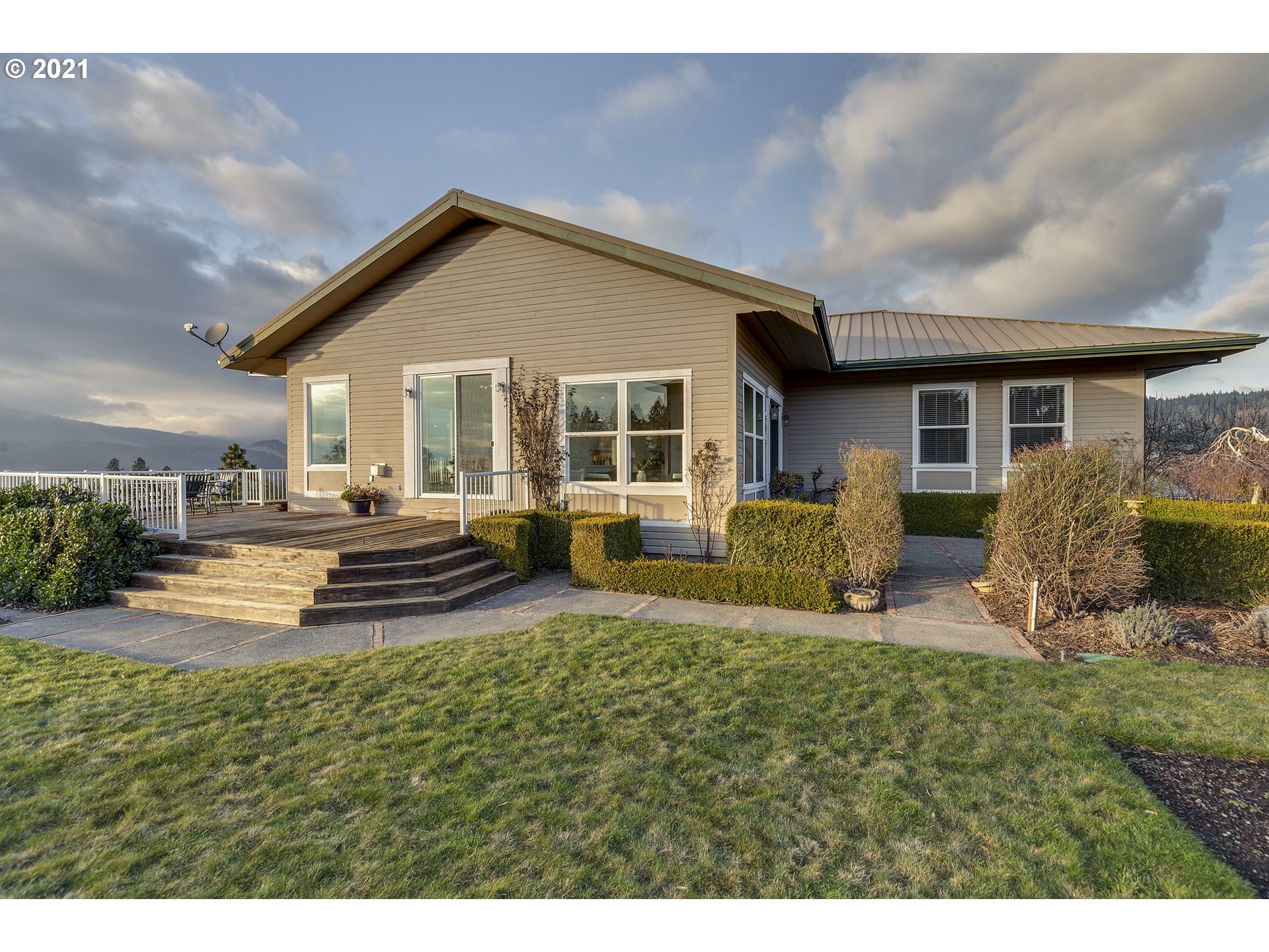 595 Northwest Country View Road White Salmon, WA 98672 - Photo 25 of 32 Gallery Image 25