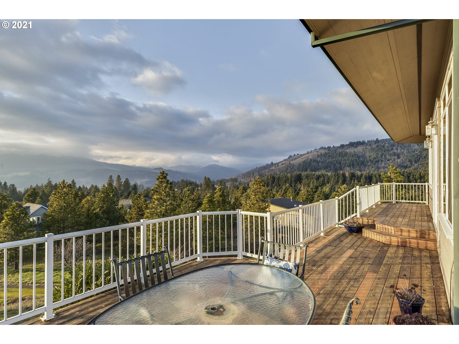 595 Northwest Country View Road White Salmon, WA 98672 - Photo 27 of 32 Gallery Image 27