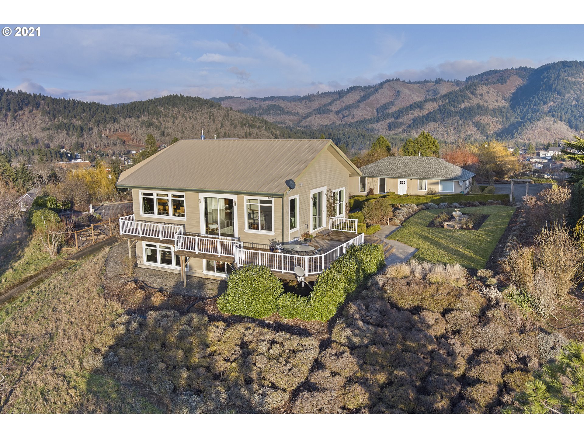 595 Northwest Country View Road White Salmon, WA 98672 - Photo 29 of 32 Gallery Image 29
