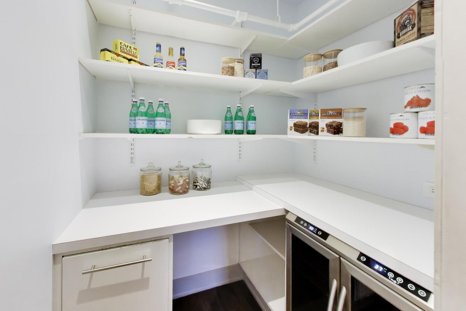 1000 West Washington Boulevard, Unit 145 Chicago, IL 60607 - Photo 13 of 45 a view of cabinets and wooden floor