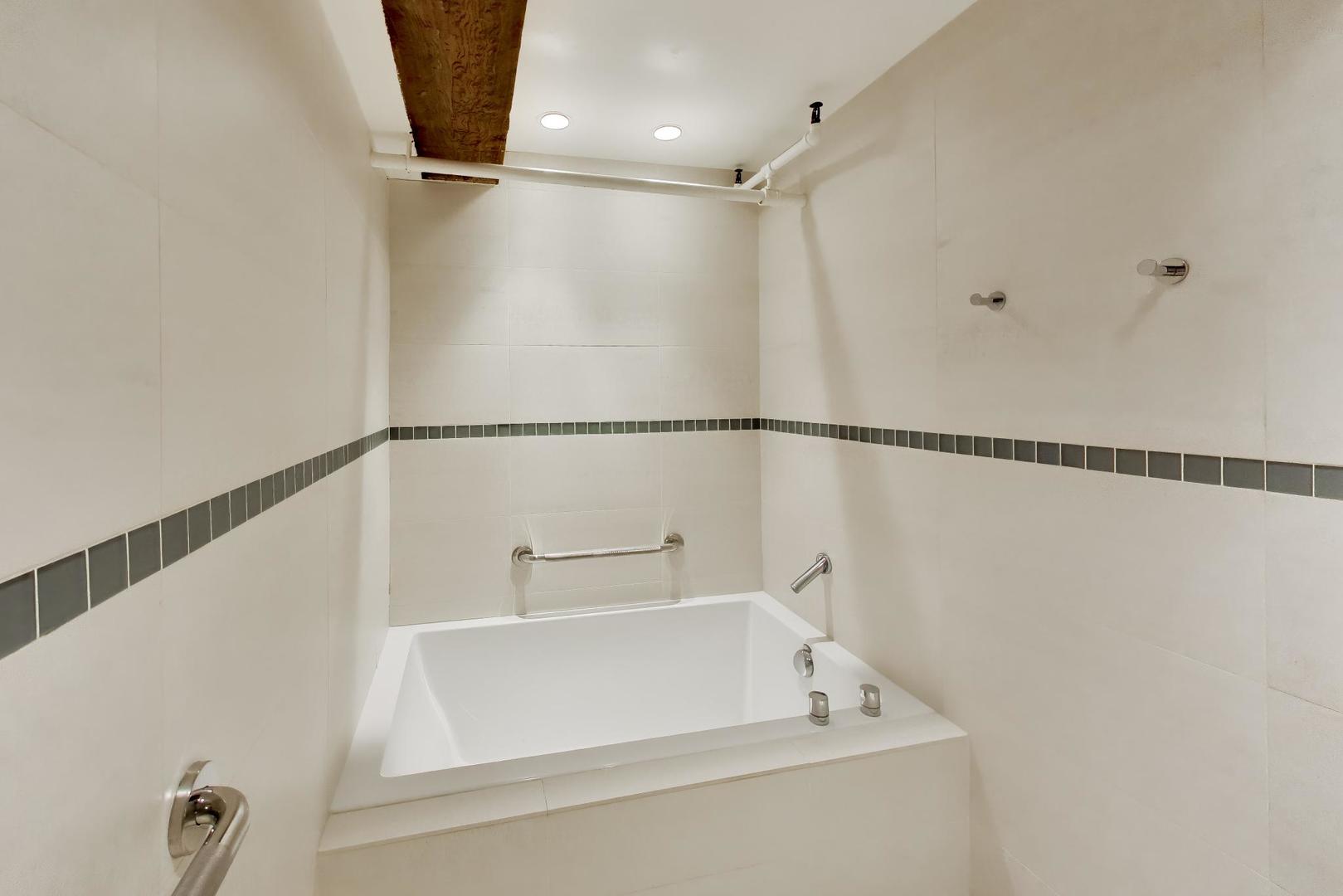 1000 West Washington Boulevard, Unit 145 Chicago, IL 60607 - Photo 23 of 45 a bathroom with a bathtub and a shower