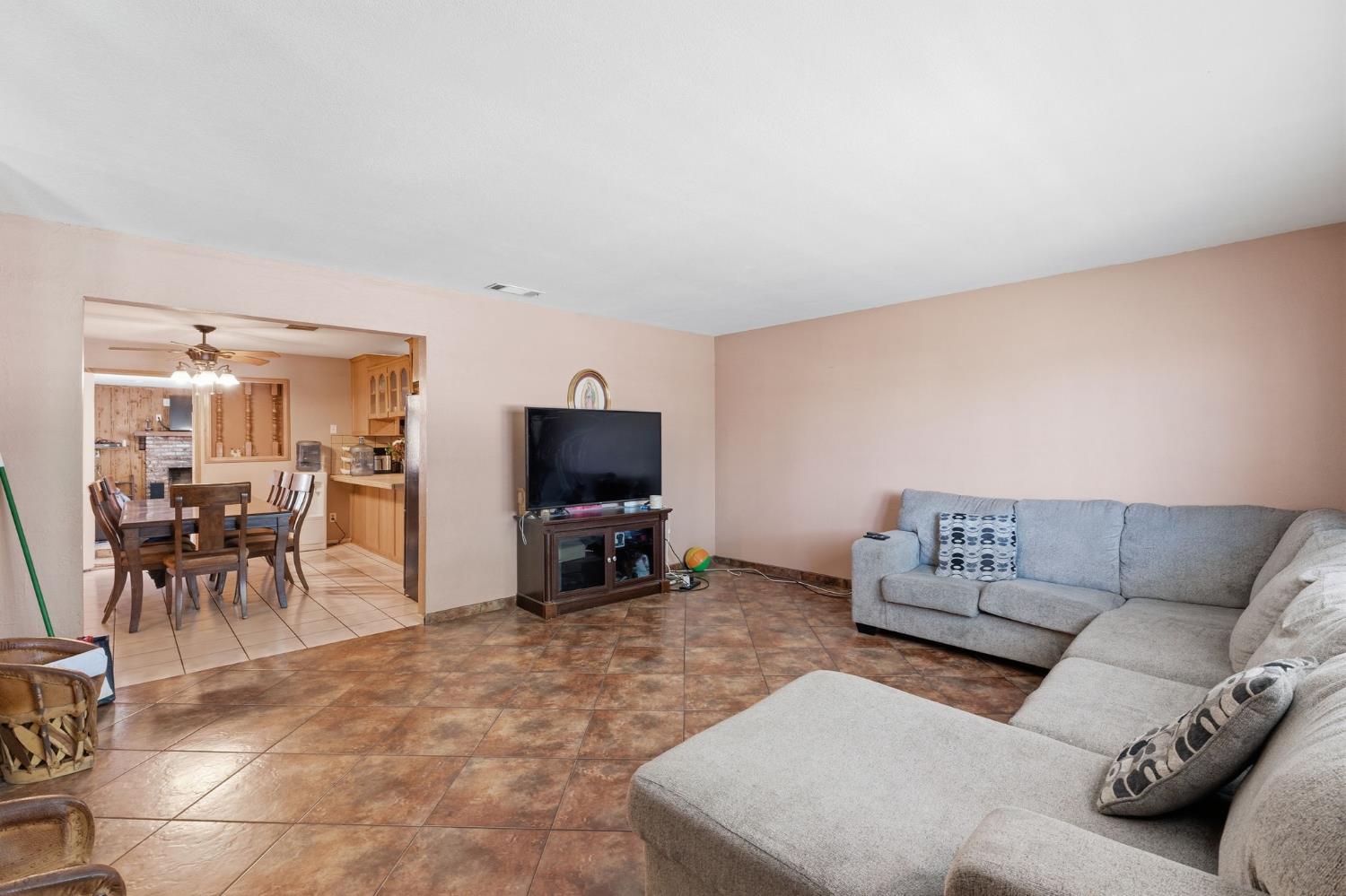40694 Pearl Road Cutler, CA 93615 - Photo 7 of 30