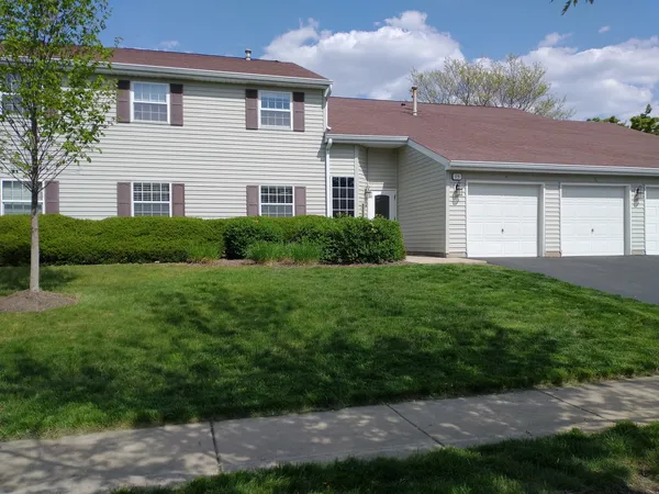 $1,700 | 15 Gant Circle, Unit C, Streamwood, IL 60107