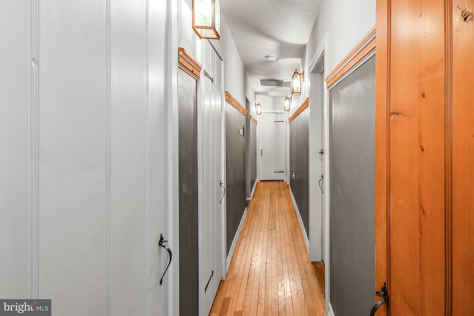 161 Brae Bourn Road Huntingdon Valley, PA 19006 - Photo 20 of 51 Hallway