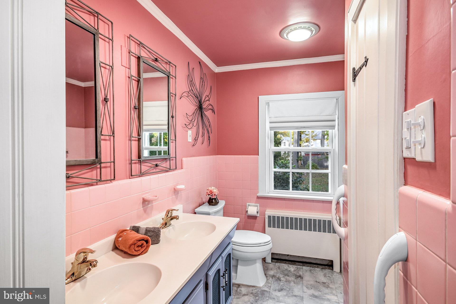 161 Brae Bourn Road Huntingdon Valley, PA 19006 - Photo 24 of 51 Main Bathroom