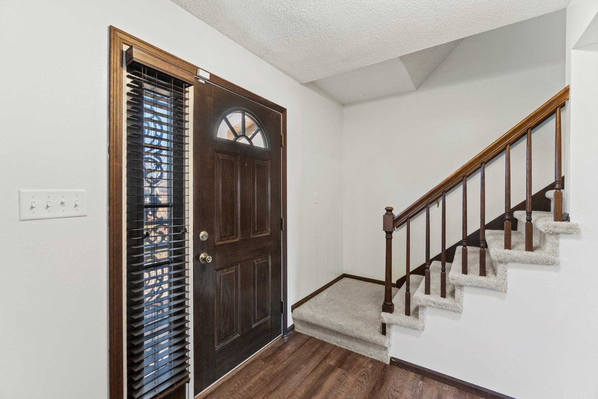 1805 Shamrock Road Fort Wayne, IN 46819 - Photo 2 of 36