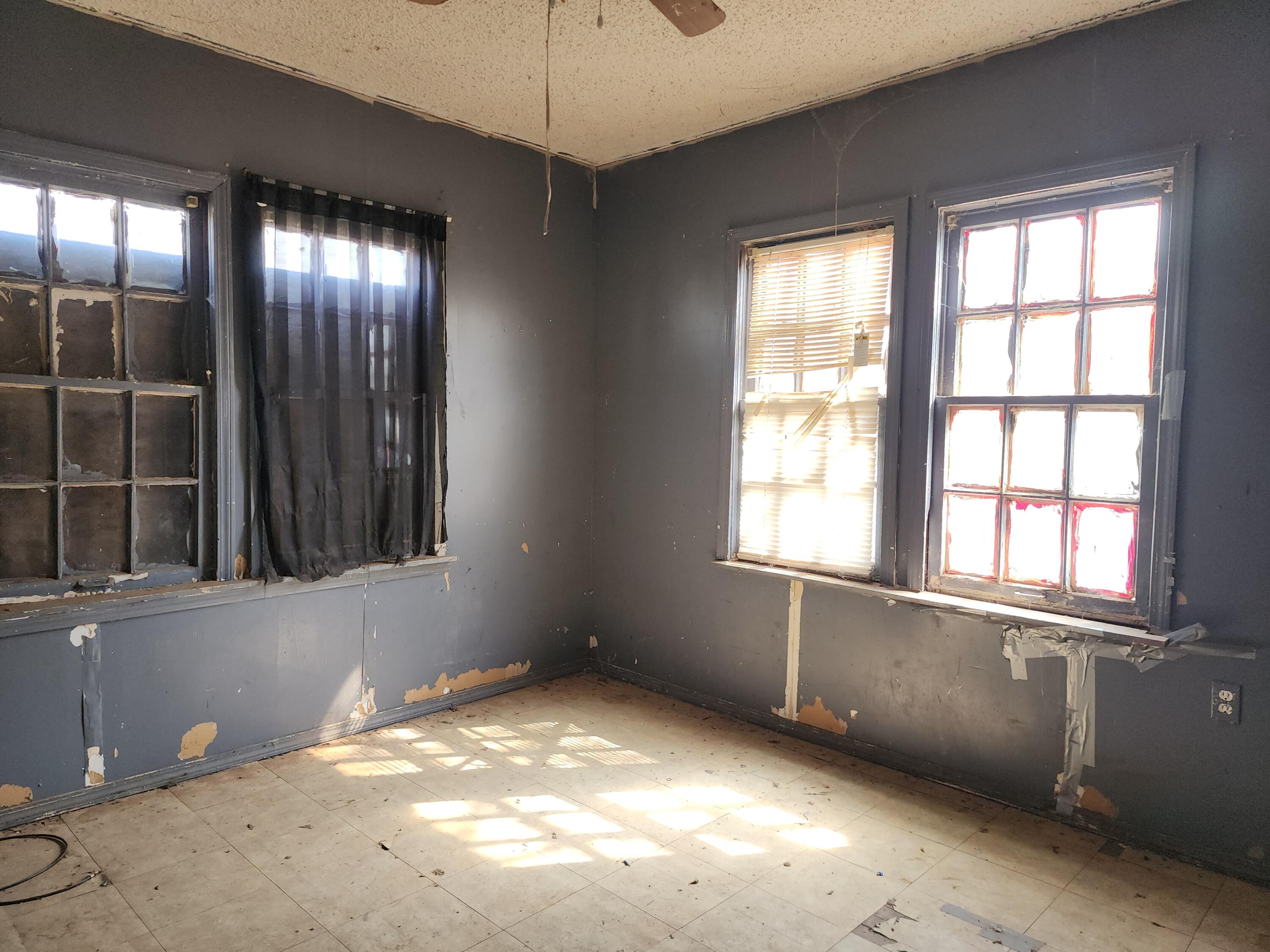 1917 22nd Street Lubbock, TX 79411 - Photo 14 of 18 20250326_113242