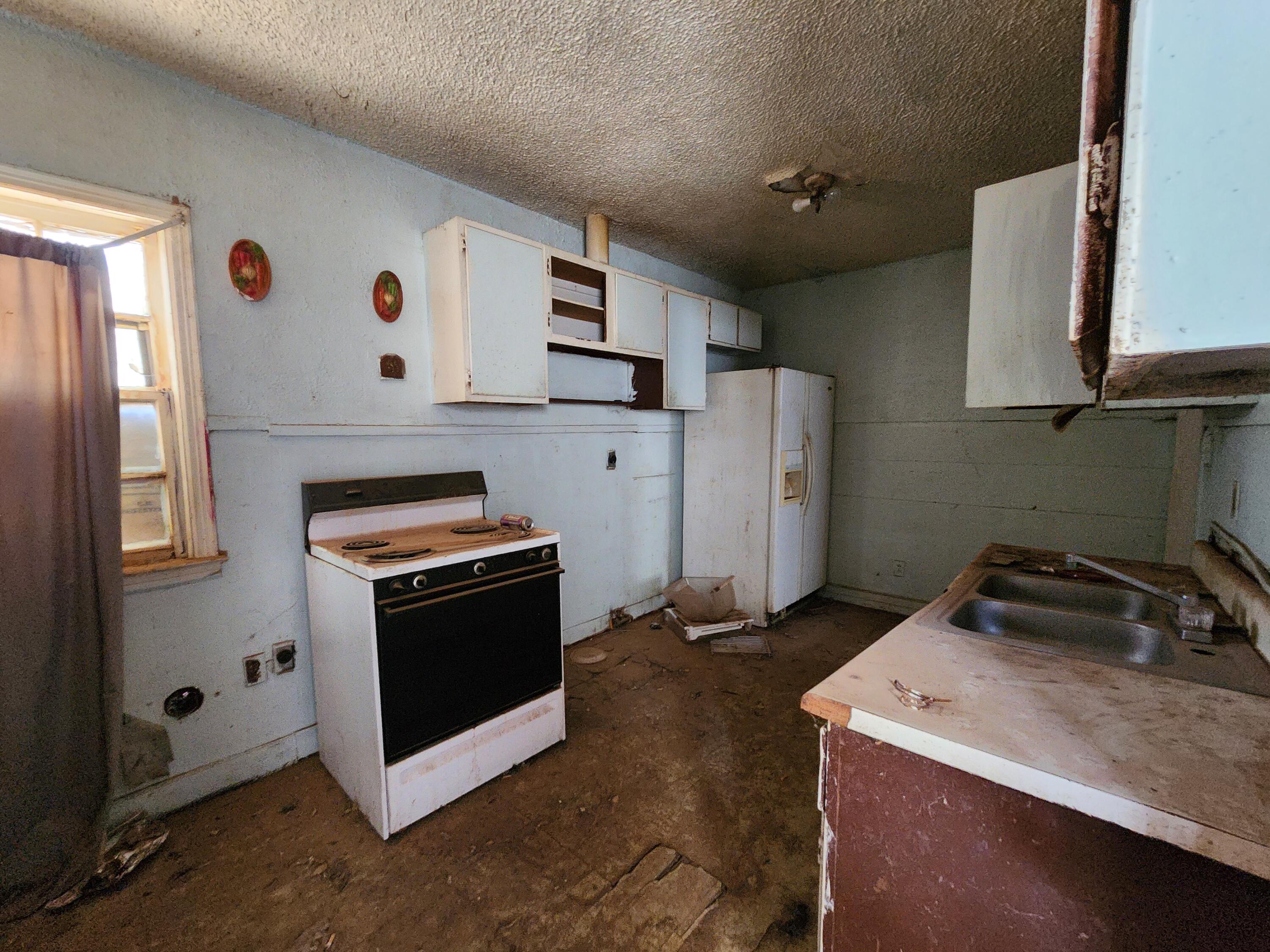 1917 22nd Street Lubbock, TX 79411 - Photo 4 of 18 20250326_113053