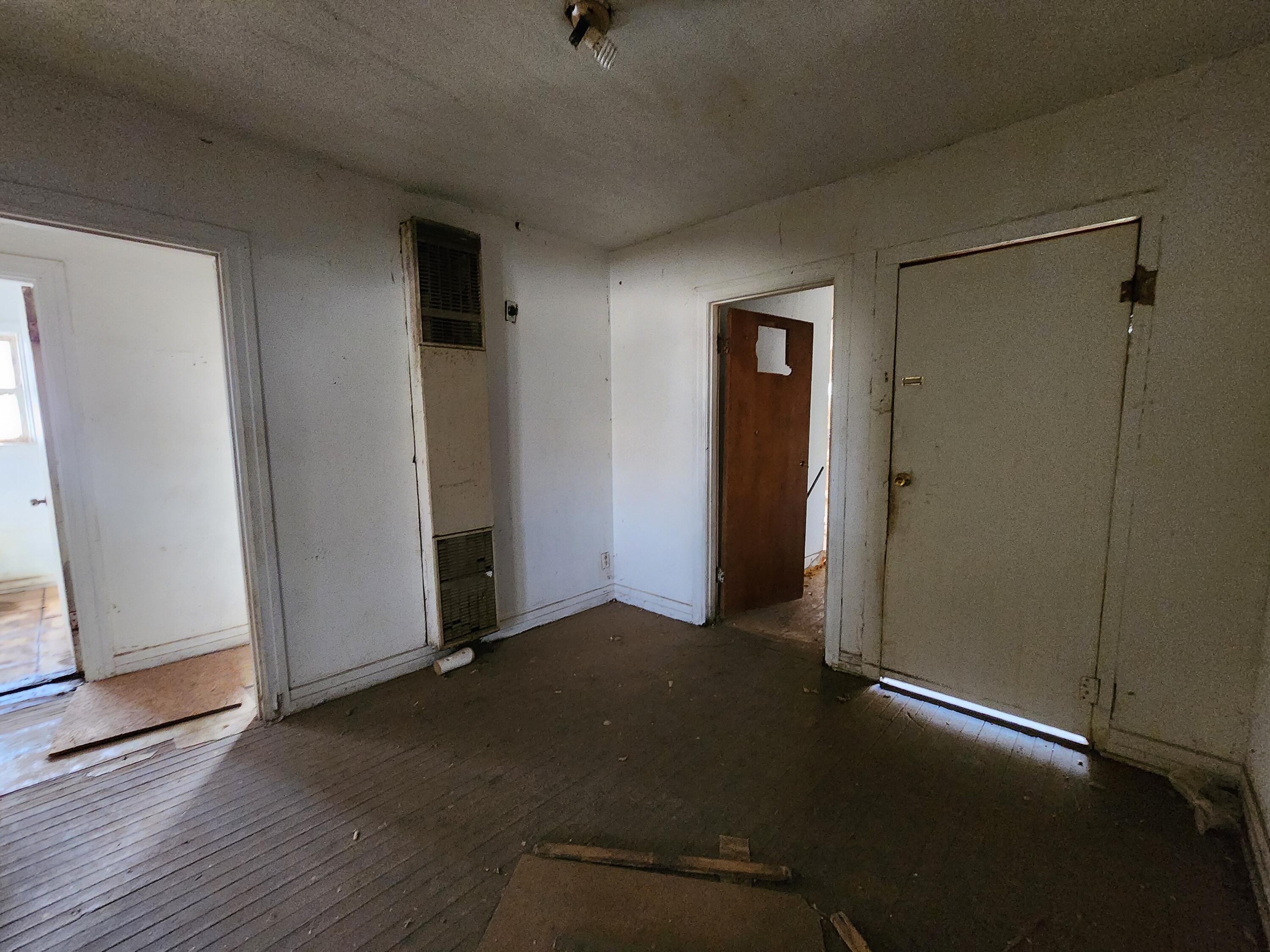 1917 22nd Street Lubbock, TX 79411 - Photo 5 of 18 20250326_113104