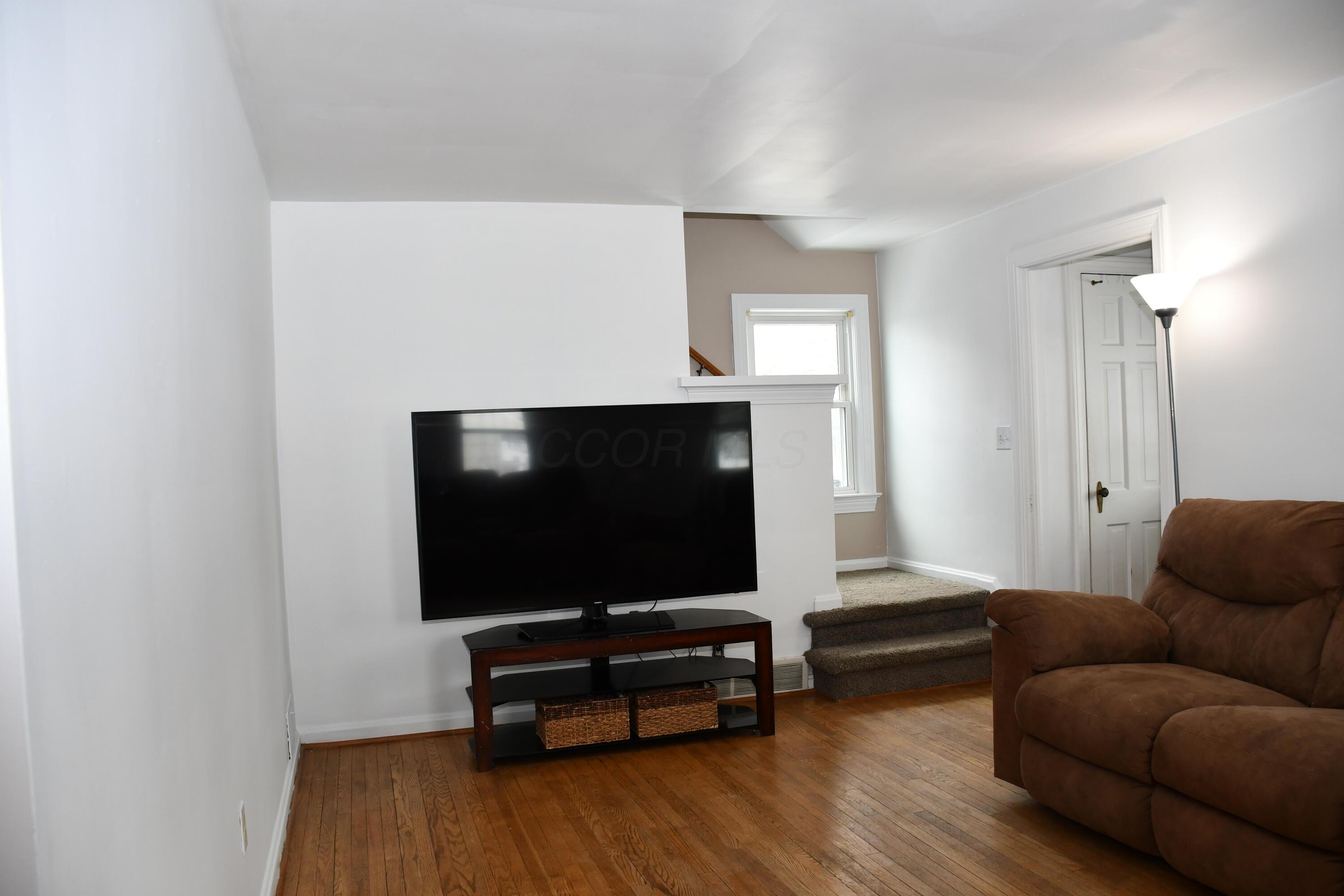 1883 Burbank Road Wooster, OH 44691 - Photo 15 of 39 livingroom