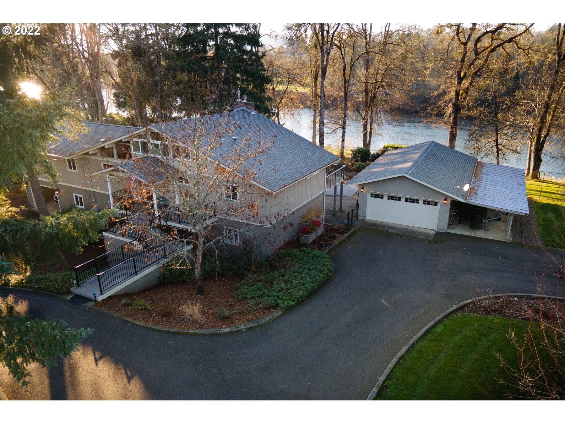 1890 Fisher Road Roseburg, OR 97471 - Photo 3 of 32 Gallery Image 3