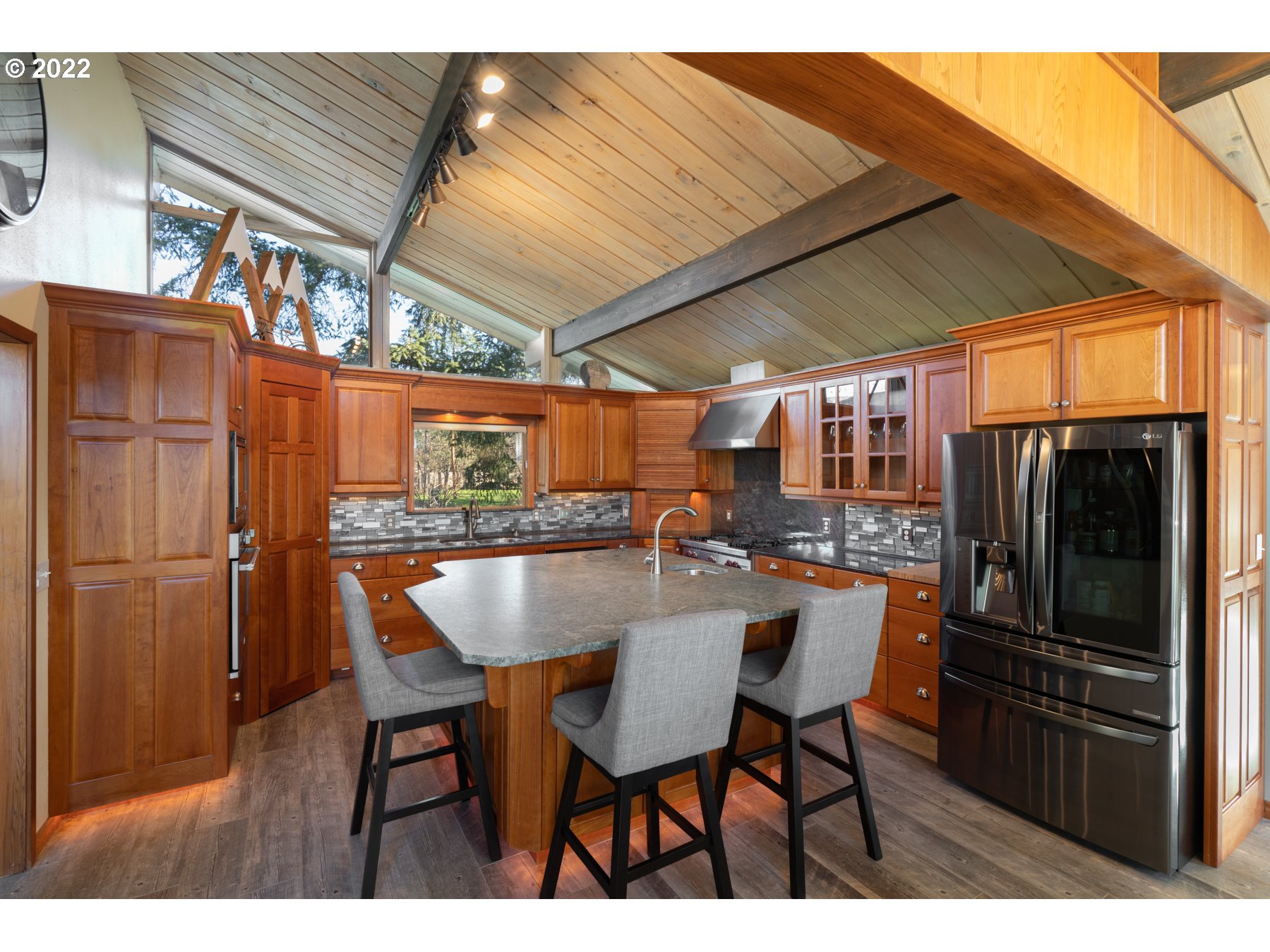 1890 Fisher Road Roseburg, OR 97471 - Photo 6 of 32 Gallery Image 6