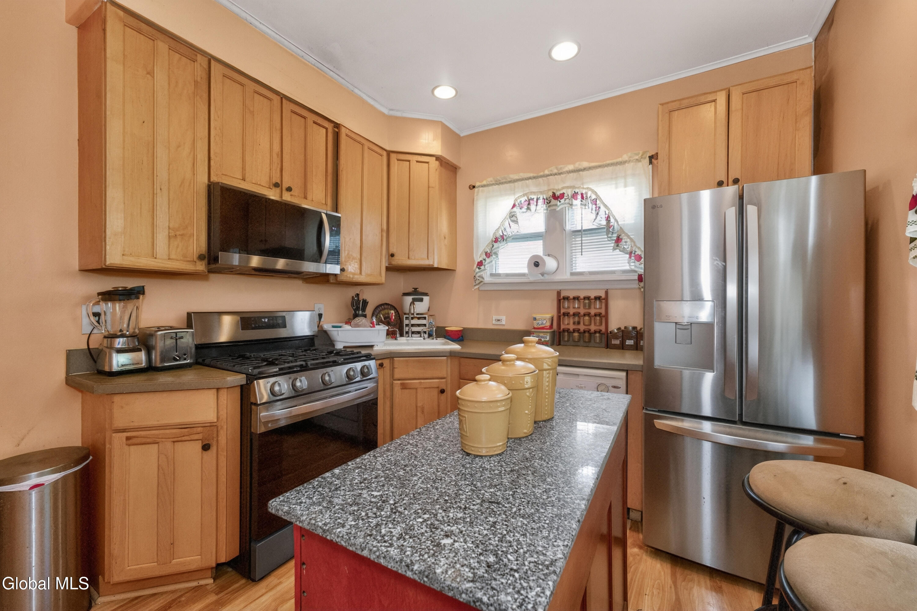 1648 Randolph Road Schenectady, NY 12308 - Photo 19 of 34 5 Kitchen 3