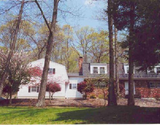 19 Arapaho Road Brookfield, CT 06804 - Photo 1 of 1 a front view of a house with garden
