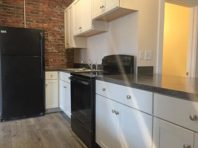 $1,450 | 368 Central Street, Franklin, NH 03235