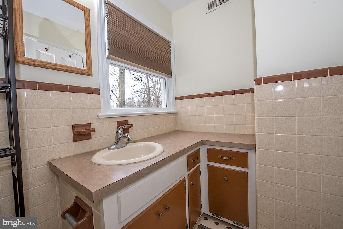 891 Fairview Road Glenmoore, PA 19343 - Photo 12 of 28 1st Floor Bath