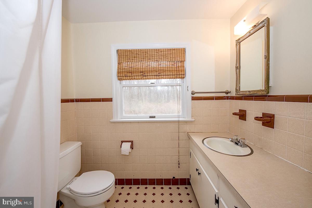 891 Fairview Road Glenmoore, PA 19343 - Photo 17 of 28 2nd Floor Bath