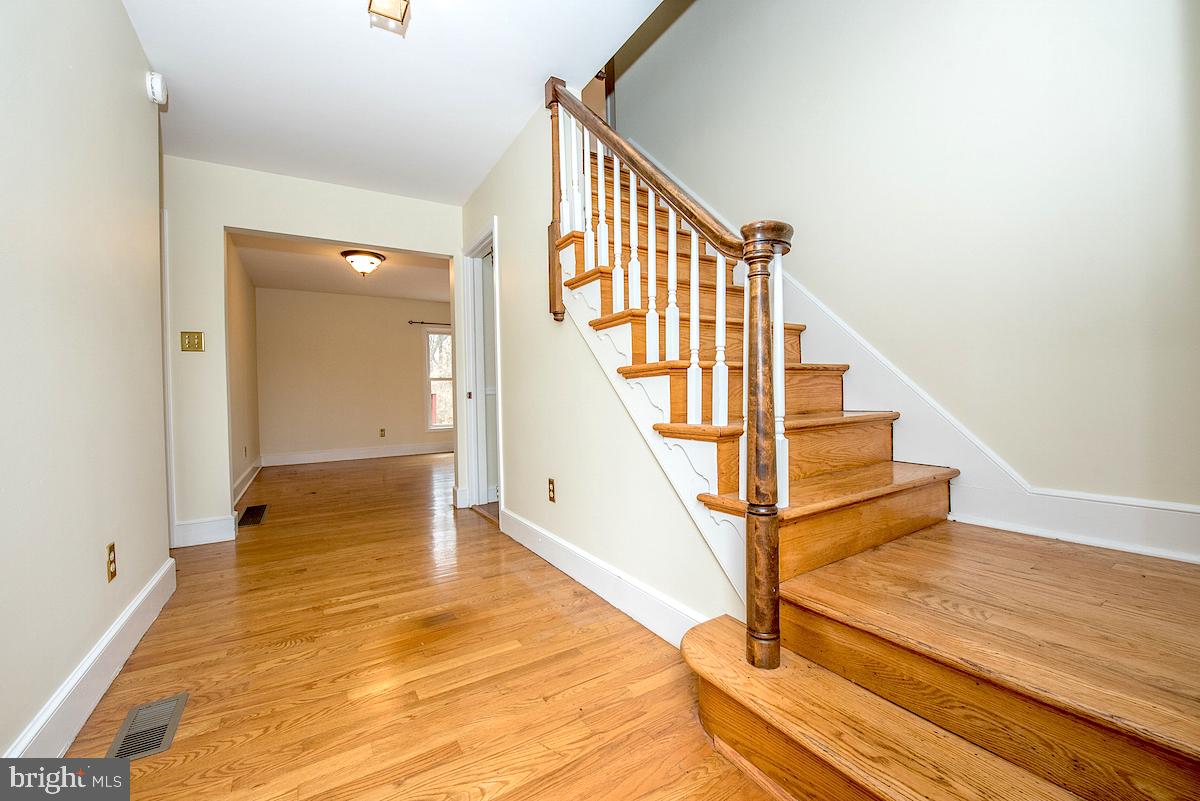 891 Fairview Road Glenmoore, PA 19343 - Photo 3 of 28 Foyer