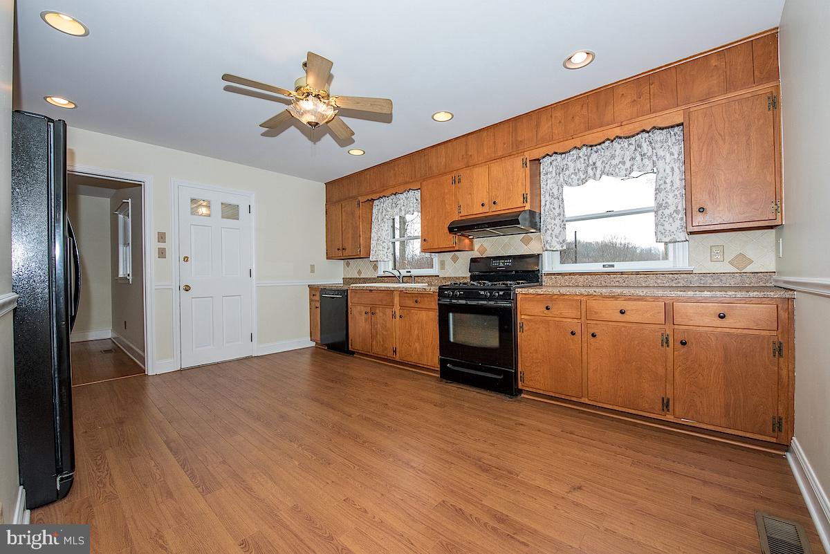 891 Fairview Road Glenmoore, PA 19343 - Photo 4 of 28 Kitchen