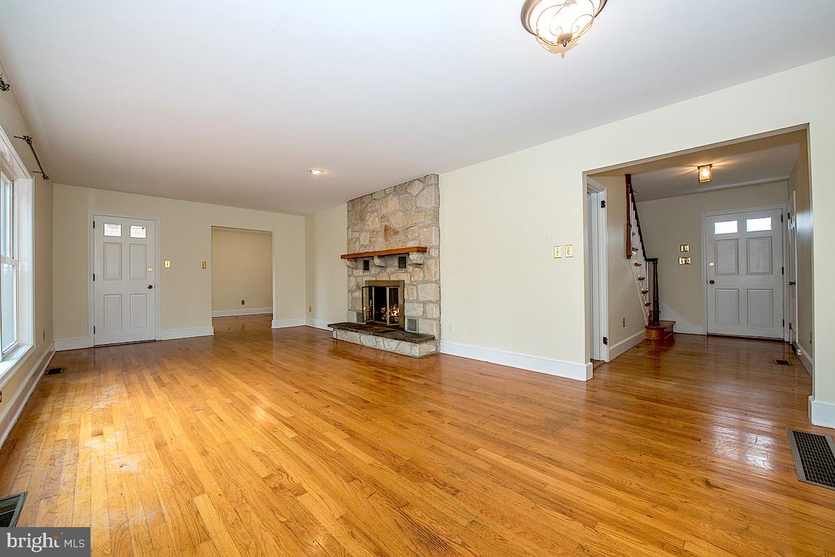 891 Fairview Road Glenmoore, PA 19343 - Photo 5 of 28 Living Room