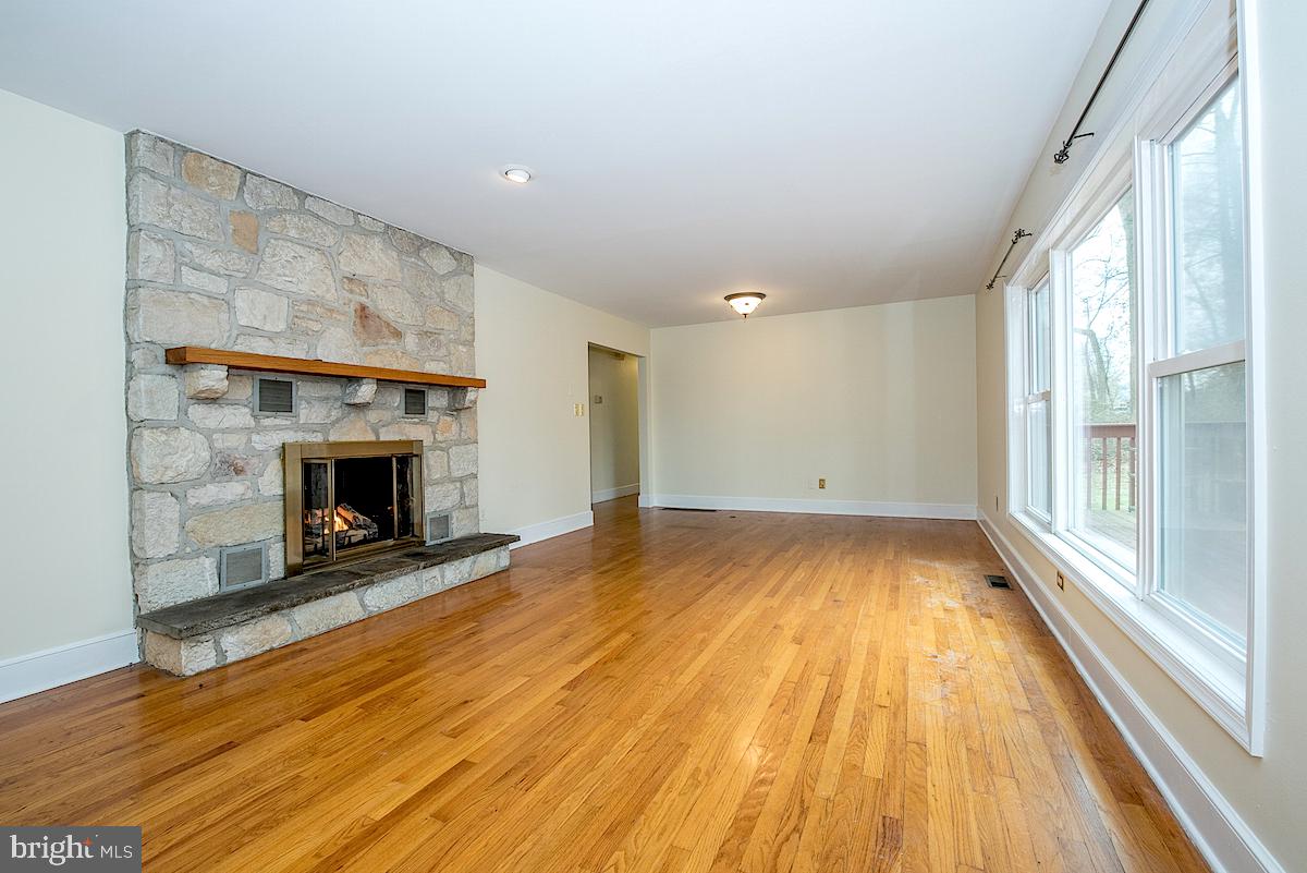 891 Fairview Road Glenmoore, PA 19343 - Photo 6 of 28 Living Room