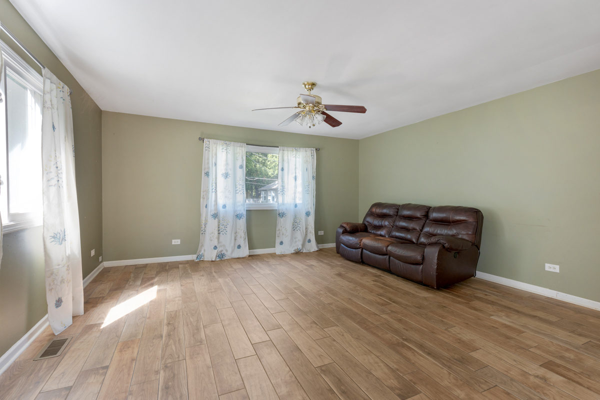 237 Fern Place Fox Lake, IL 60020 - Photo 2 of 17