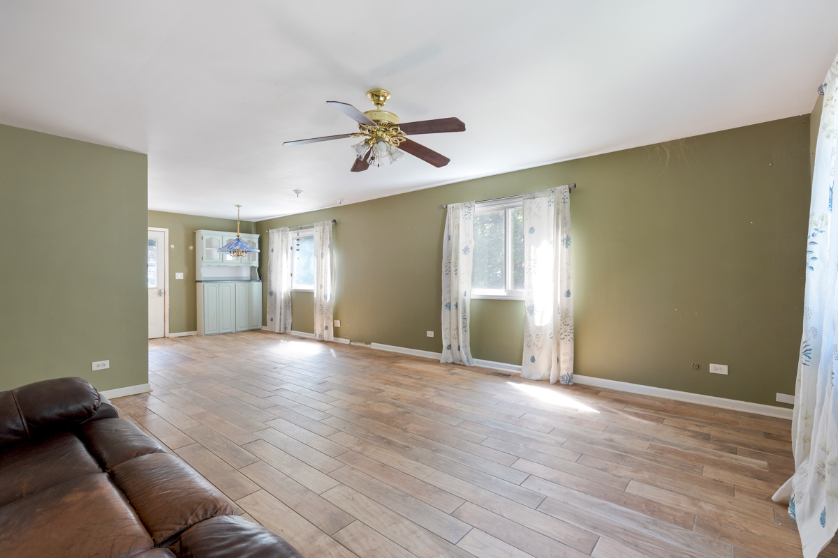 237 Fern Place Fox Lake, IL 60020 - Photo 3 of 17