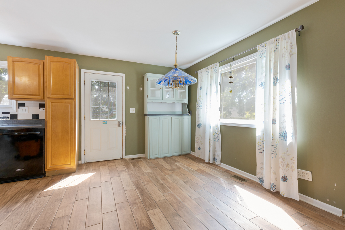 237 Fern Place Fox Lake, IL 60020 - Photo 4 of 17
