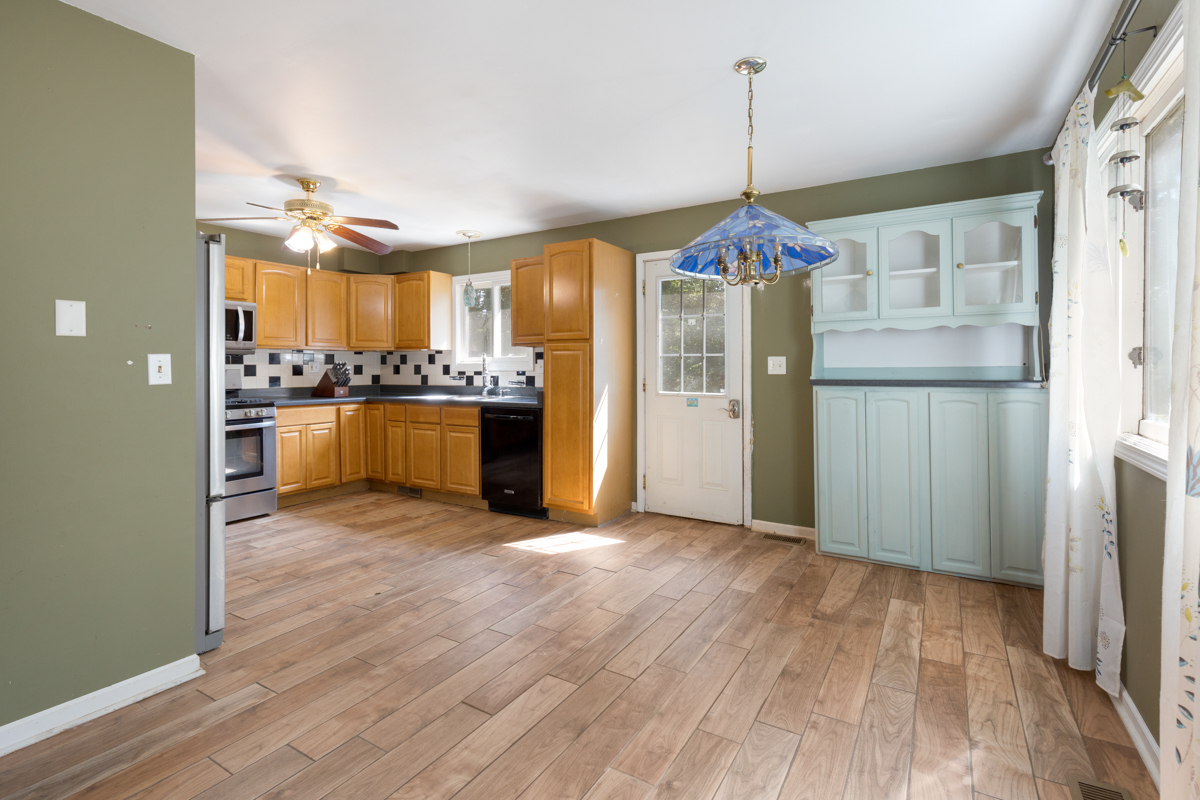 237 Fern Place Fox Lake, IL 60020 - Photo 5 of 17