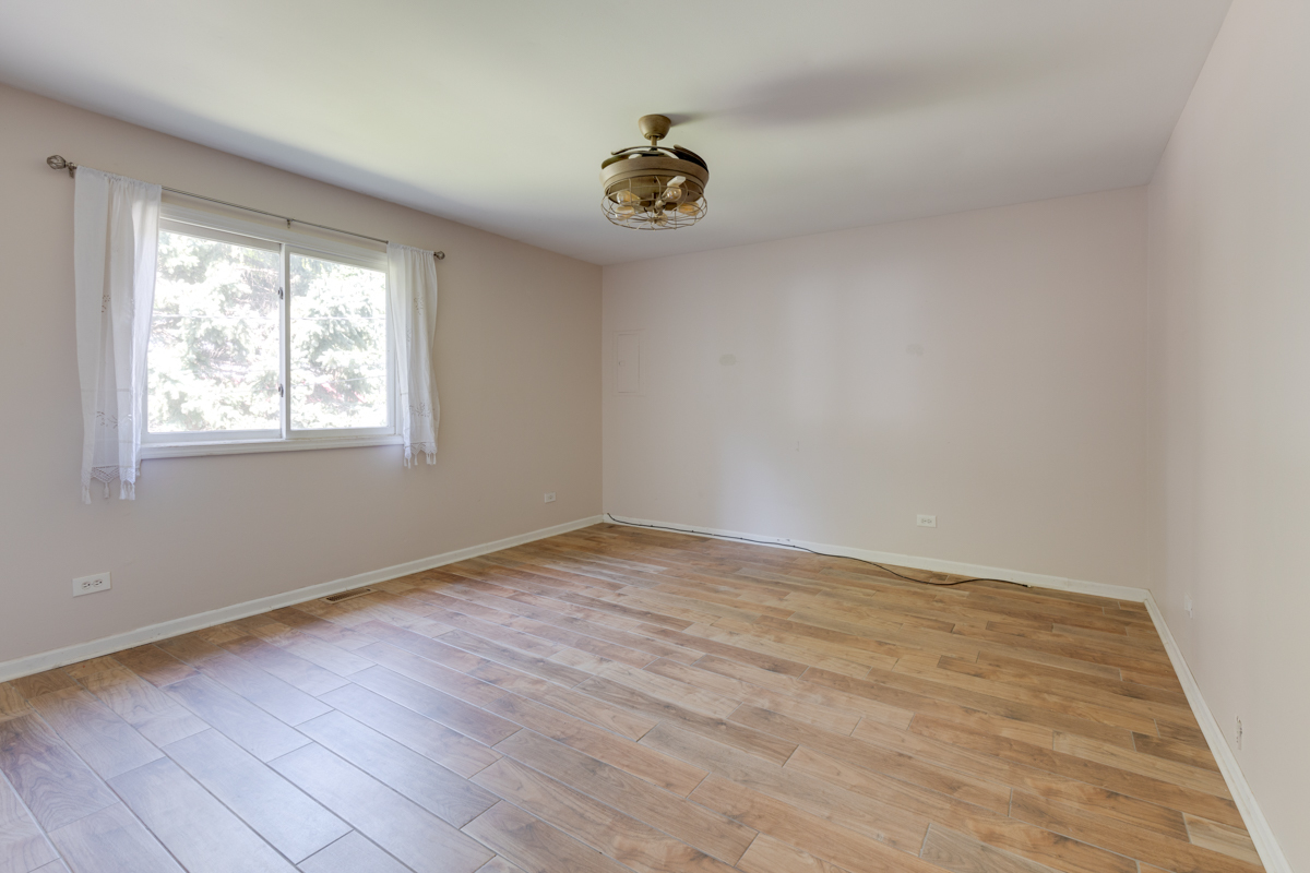 237 Fern Place Fox Lake, IL 60020 - Photo 9 of 17
