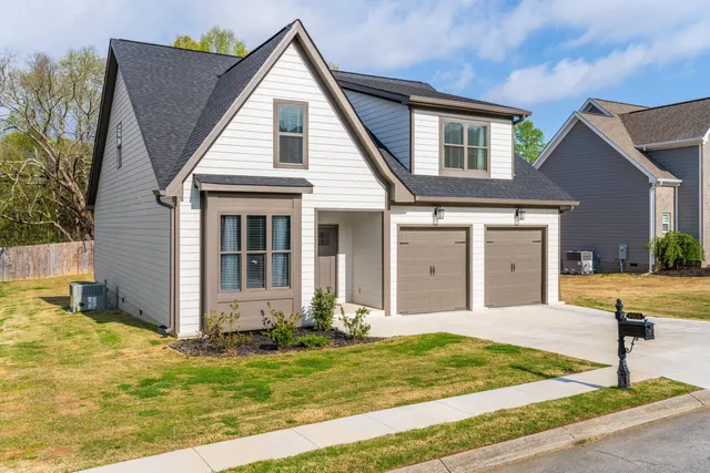 $587,500 | 8906 Silver Maple Drive, Ooltewah, TN 37363