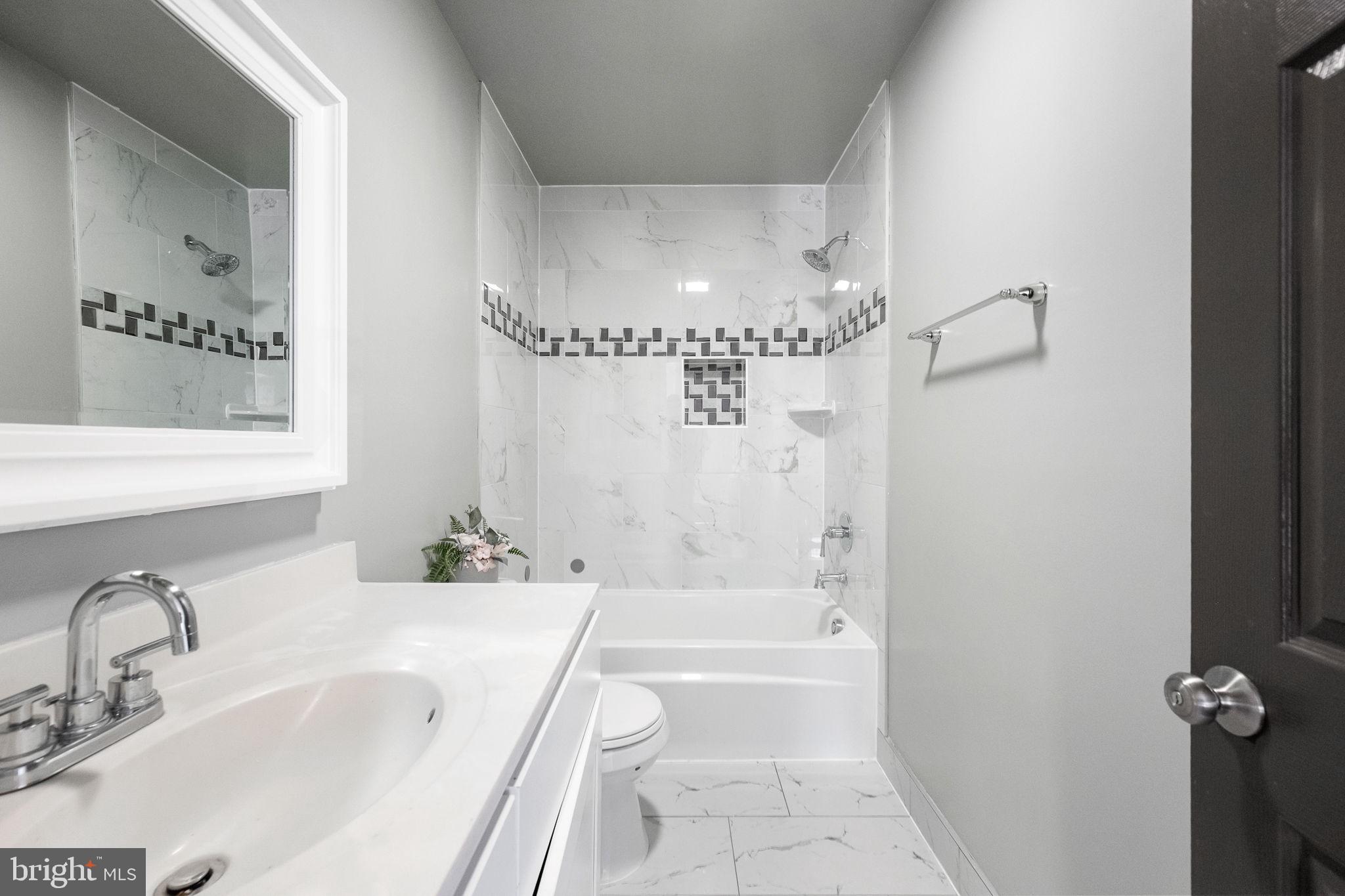 6709 Benson Drive Alexandria, VA 22306 - Photo 47 of 66 a bathroom with a bathtub a sink and a shower